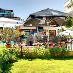 Prestige Ii Aparthotel 3*